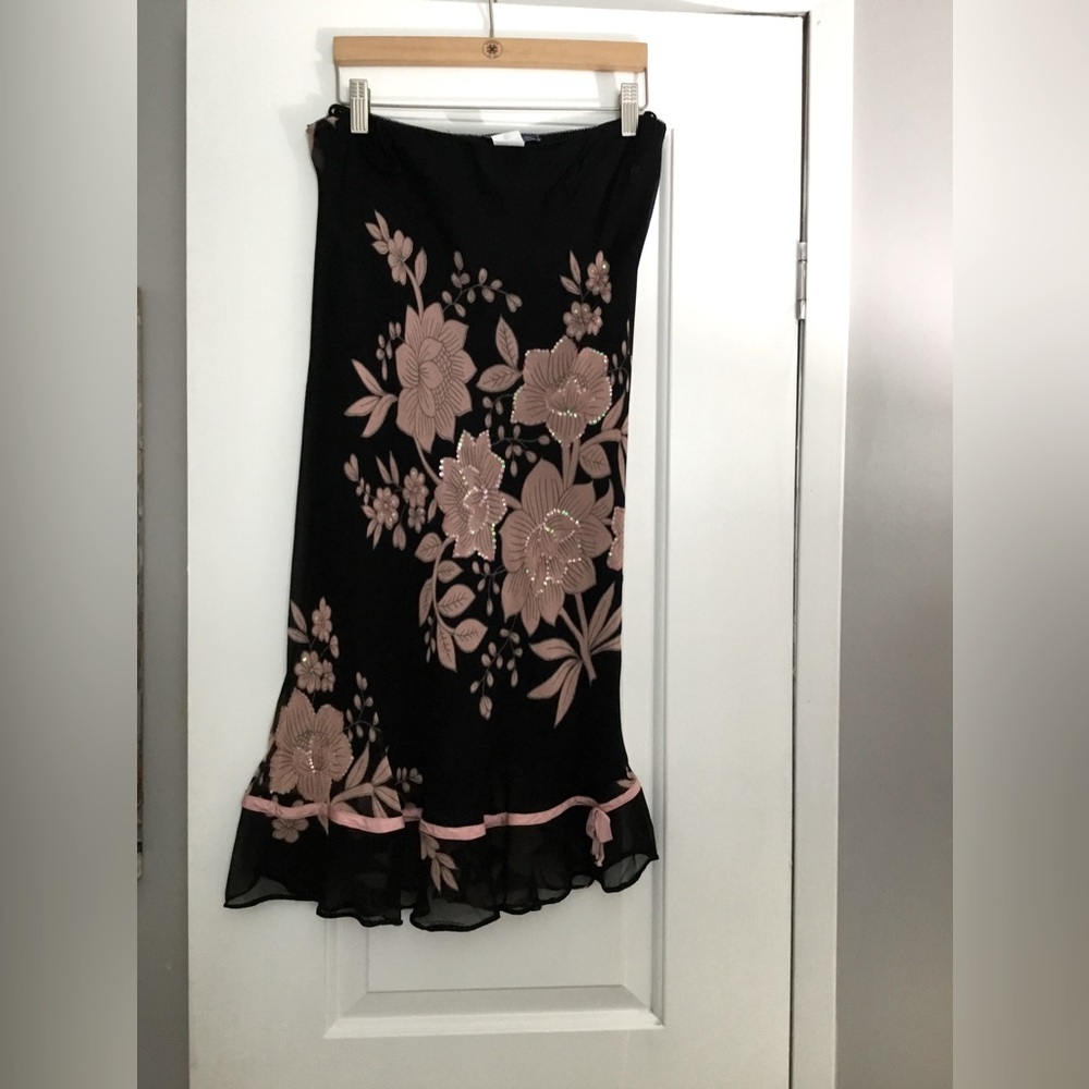 Women‘s Black Floral Skirt